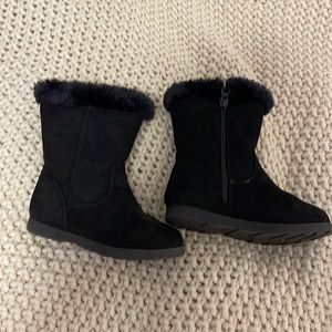 Never worn girls cat and Jack black winter boots